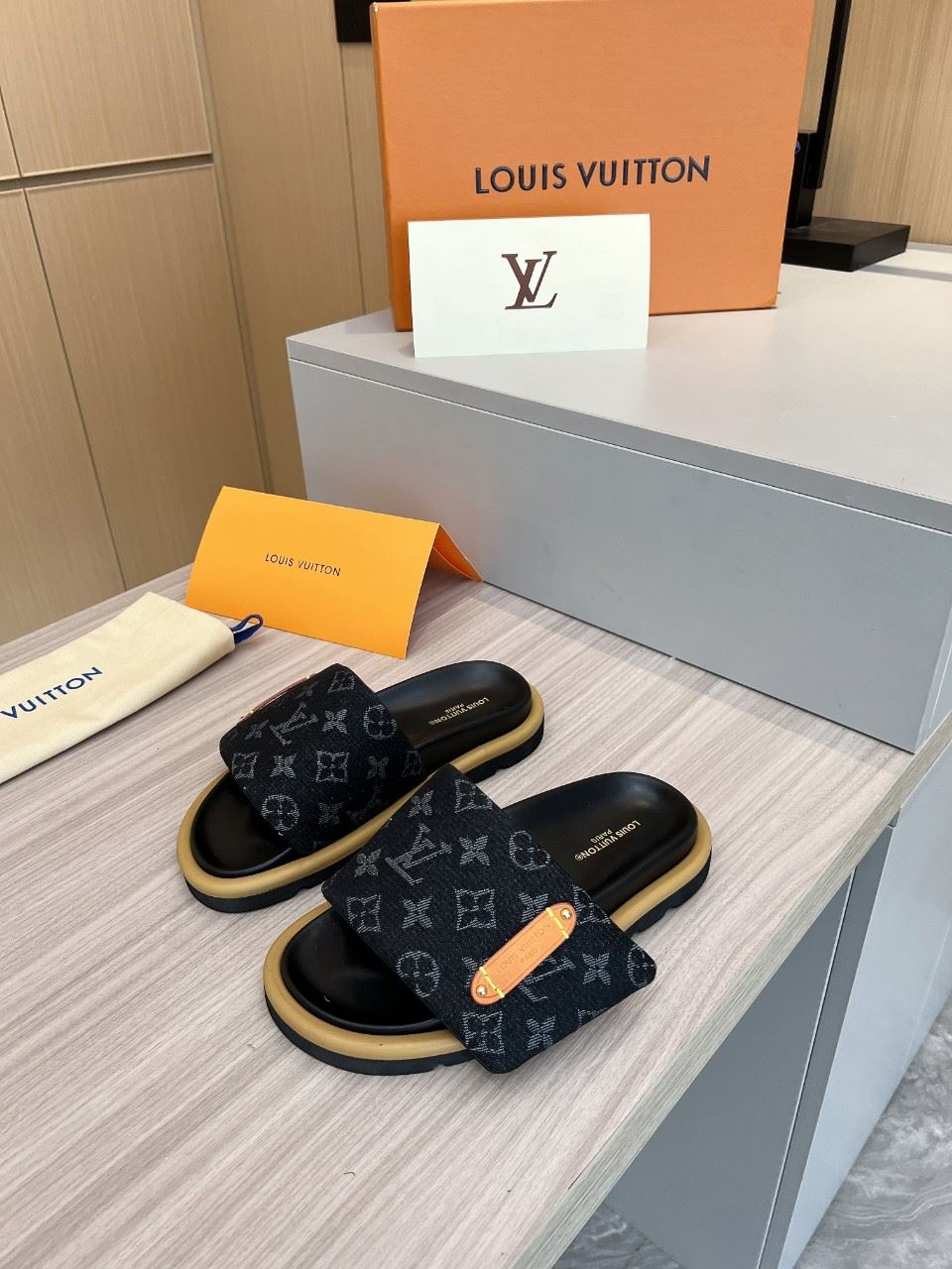 Louis Vuitton Slippers